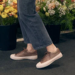 EOS Footwear Flat Sneakers>BILLIE LOW TOP SNEAKER LEATHER