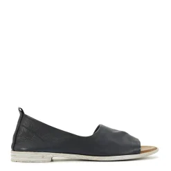 EOS Footwear Sandals><noscript><img width=