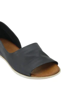 EOS Footwear Sandals><noscript><img width=