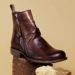 EOS Footwear Ankle Boots><noscript><img width=
